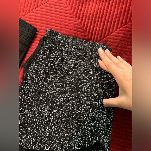 Lot of 2 shorts - black and black white speckled from H&M Basics - Picture 9 of 9